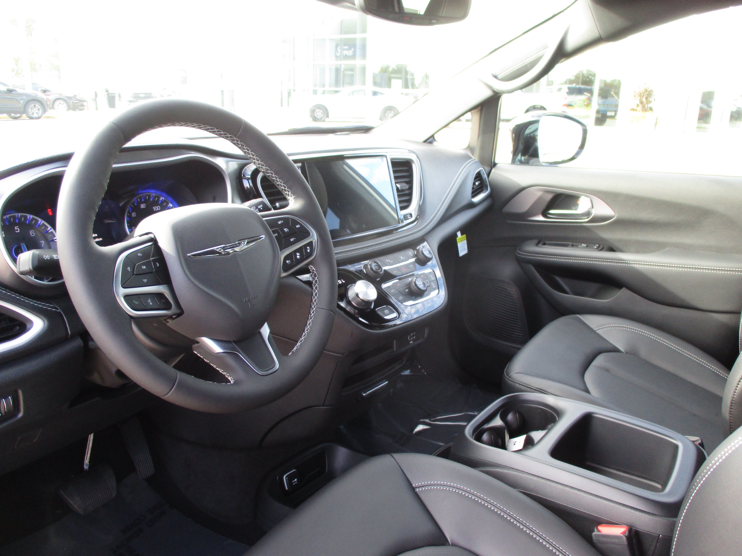 2026 Chrysler Pacifica Select - Photo 13