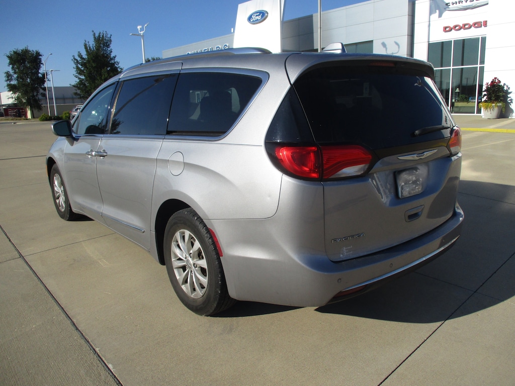 Used 2018 Chrysler Pacifica Touring L Van