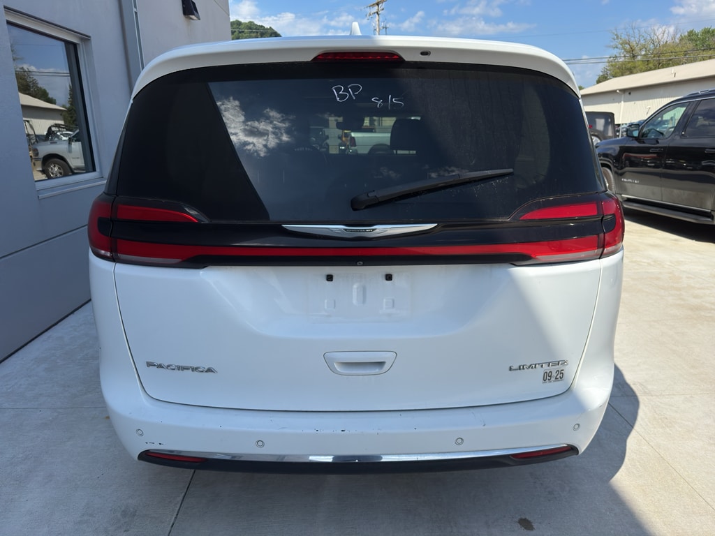 Used 2022 Chrysler Pacifica Limited Van Passenger Van