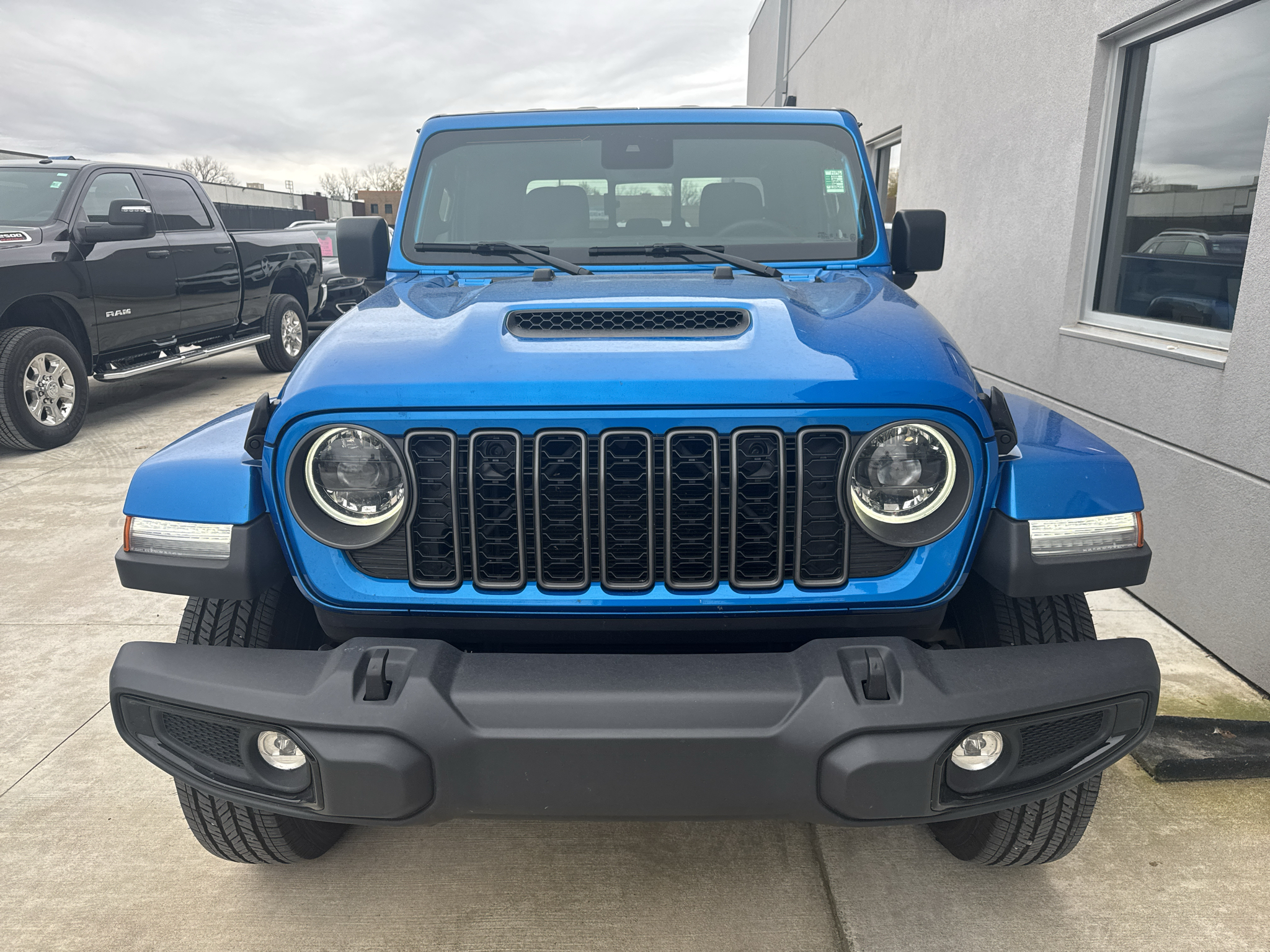 Used 2025 Jeep Gladiator Sport S with VIN 1C6PJTAG4SL543627 for sale in Winona, Minnesota