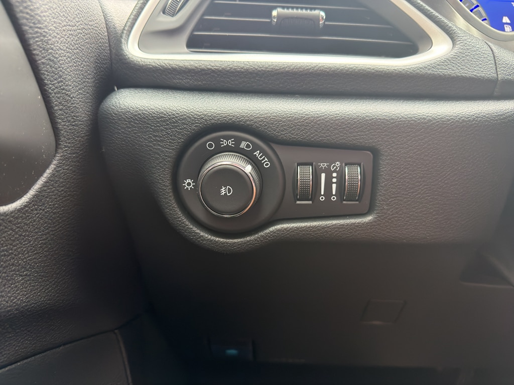 2026 Chrysler Pacifica Select - Photo 28