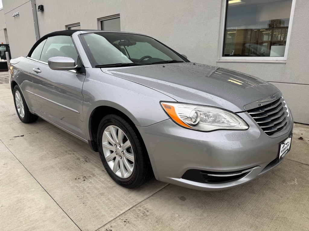 2013 Chrysler 200 Touring's photo