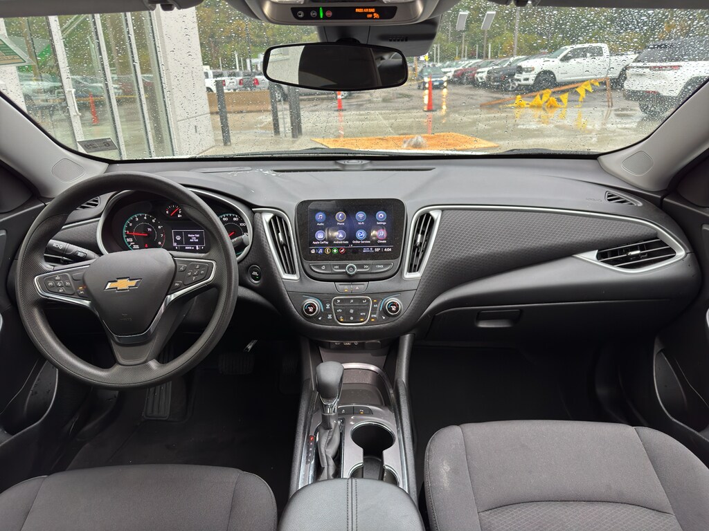 2024 Chevrolet Malibu 1LT photo 3