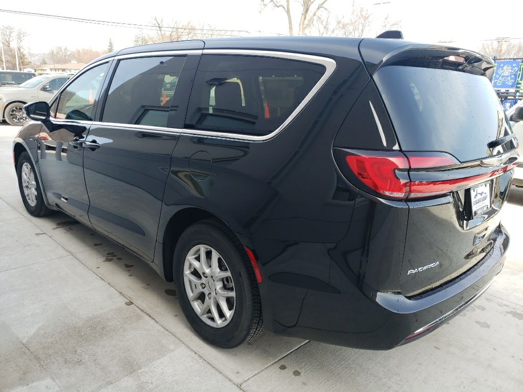 Used 2024 Chrysler Pacifica Touring L with VIN 2C4RC1BG8RR176179 for sale in Winona, Minnesota