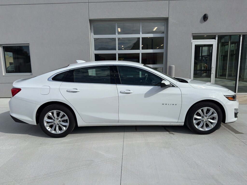 2024 Chevrolet Malibu 1LT photo 2