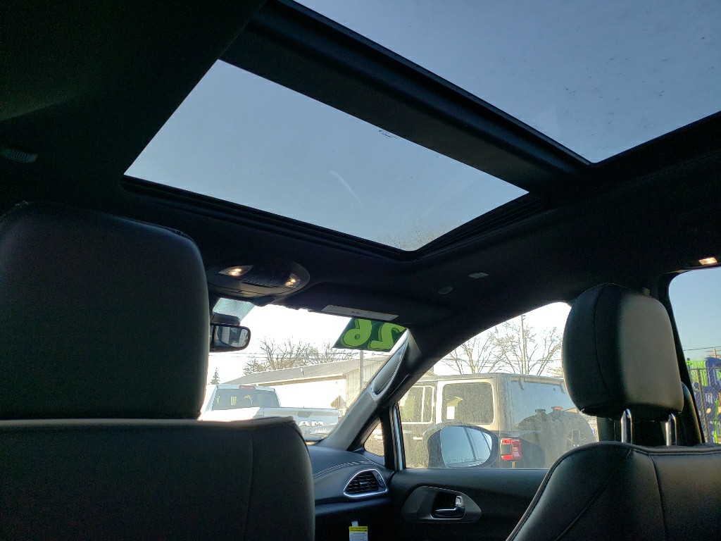 2026 Chrysler Pacifica Limited - Photo 14