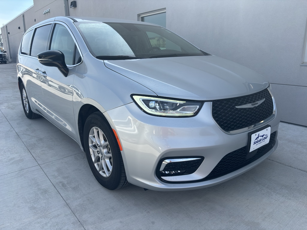 2024 Chrysler Pacifica Touring L's photo