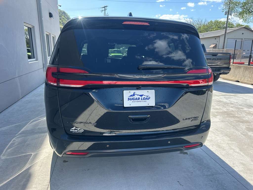 New 2026 Chrysler Pacifica LIMITED AWD Passenger Van