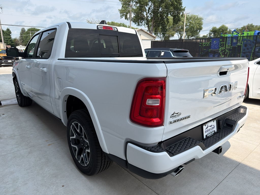 New 2026 Ram 1500 LARAMIE CREW CAB 4X4 5'7 BOX Pickup