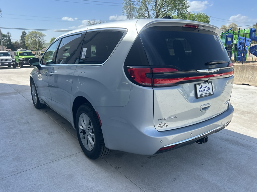 New 2026 Chrysler Pacifica LIMITED AWD Passenger Van