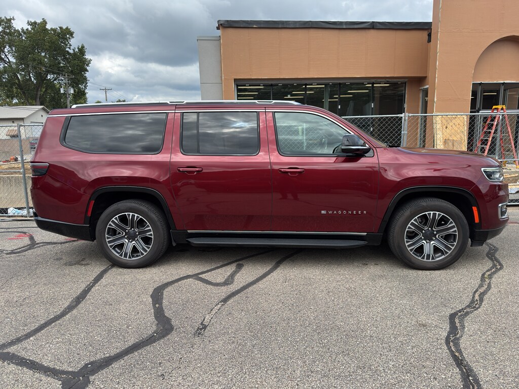 2023 Jeep Wagoneer L Series II photo 2