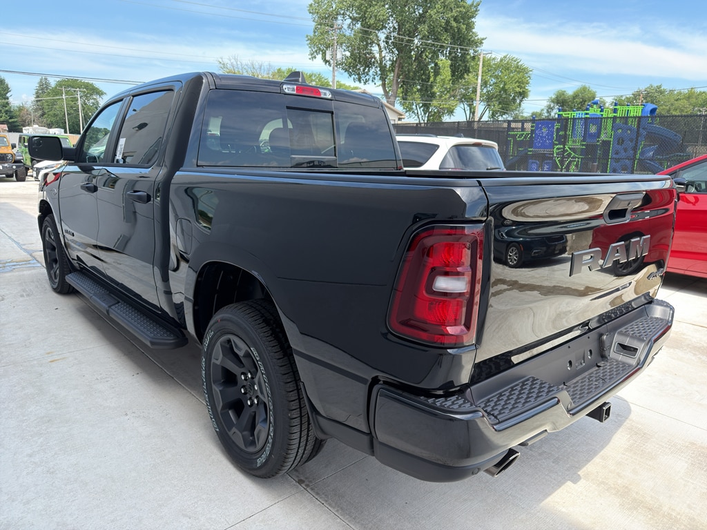 New 2026 Ram 1500 EXPRESS CREW CAB 4X4 5'7 BOX Pickup