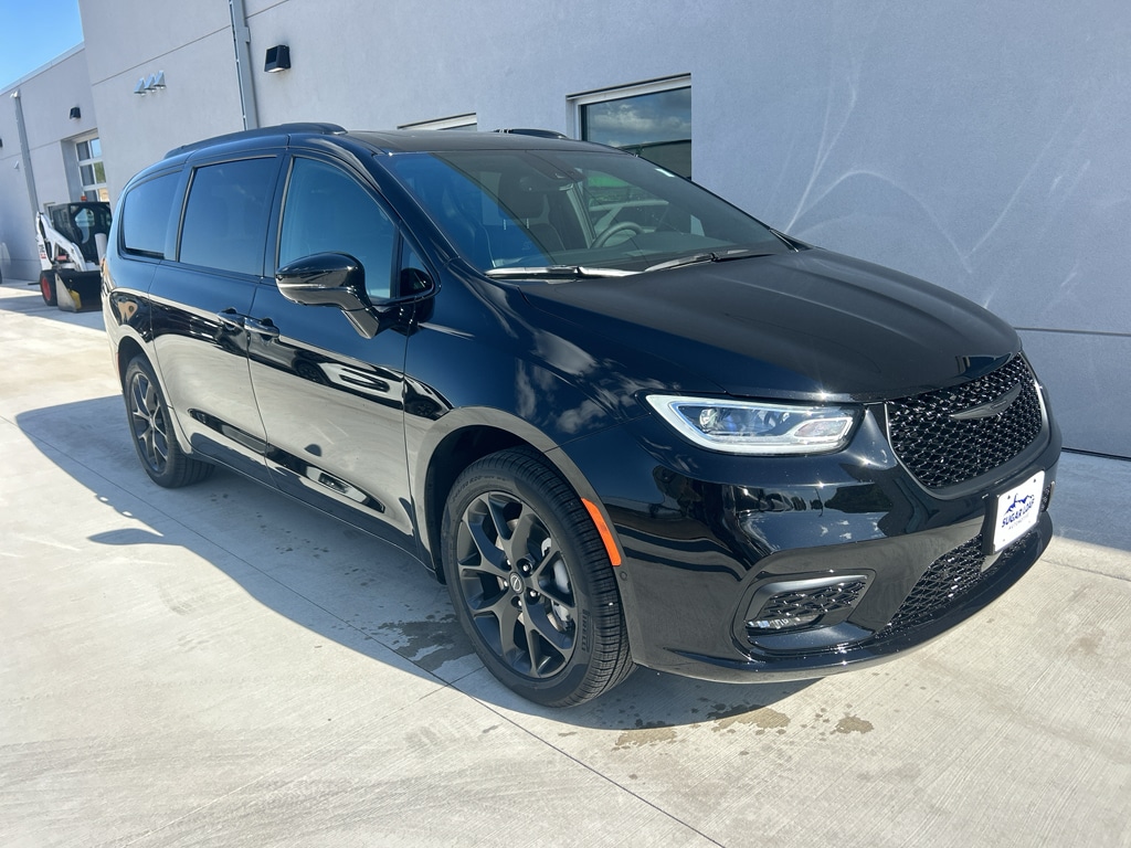 New 2026 Chrysler Pacifica LIMITED AWD Passenger Van