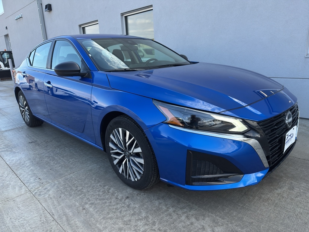 Used 2025 Nissan Altima SV Sedan