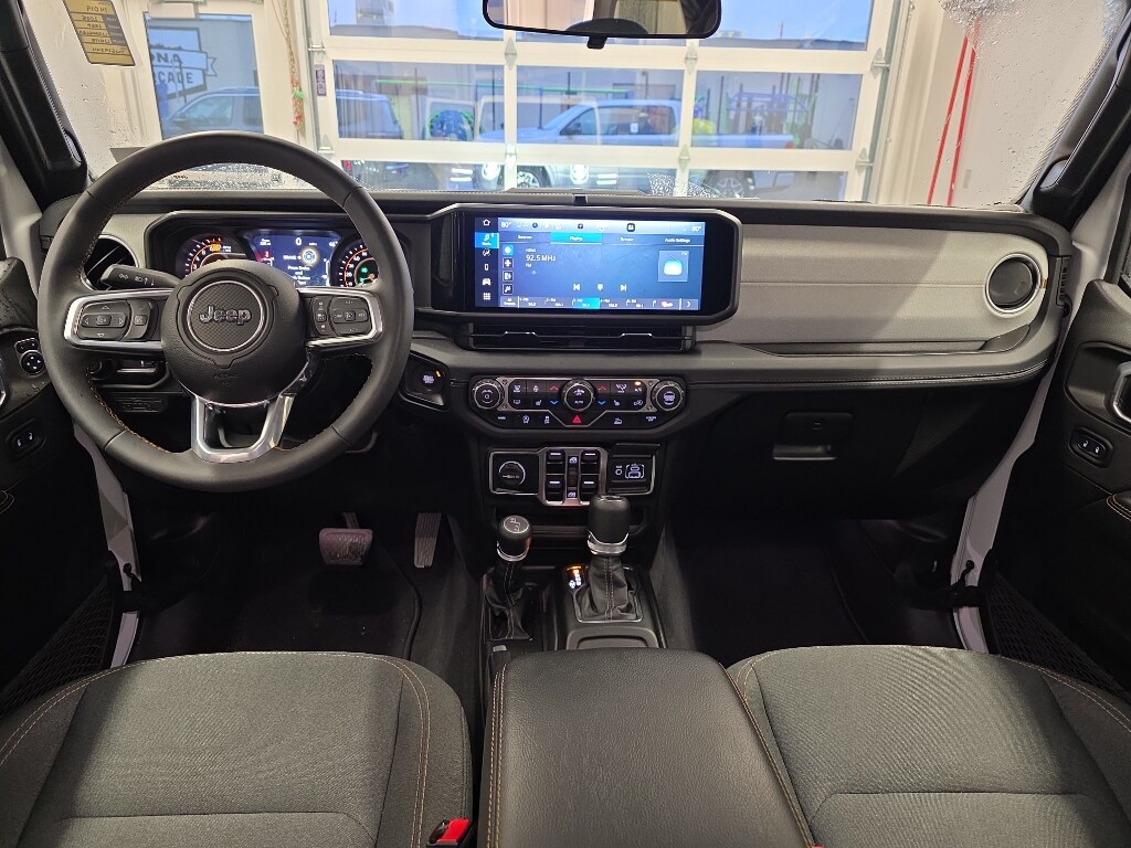 2025 Jeep Wrangler Sahara photo 3