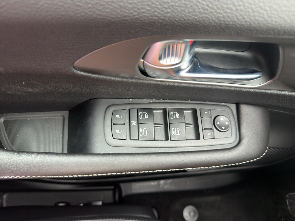 2026 Chrysler Pacifica Select - Photo 29