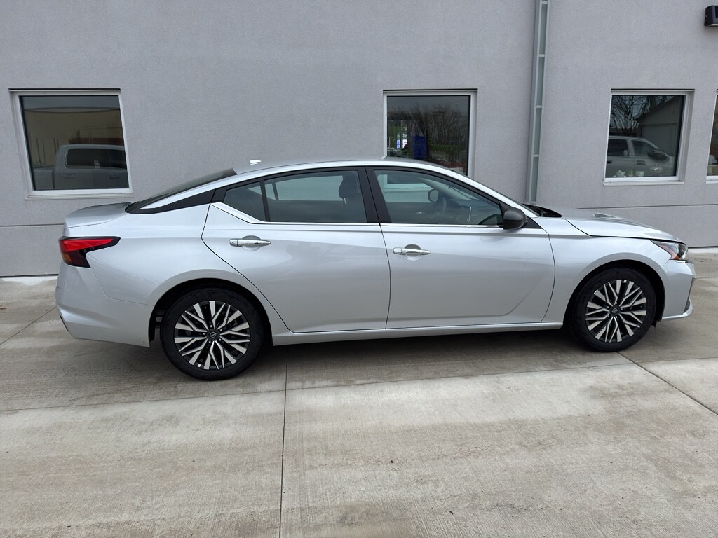 Used 2025 Nissan Altima SV Sedan