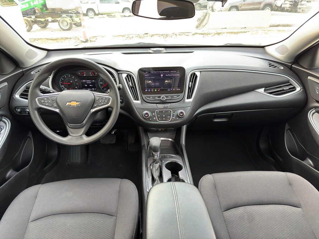 2024 Chevrolet Malibu 1LT photo 2