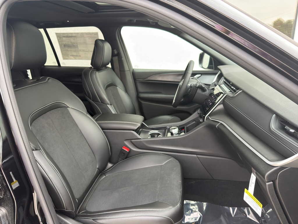 2025 Jeep Grand Cherokee Altitude - Photo 23