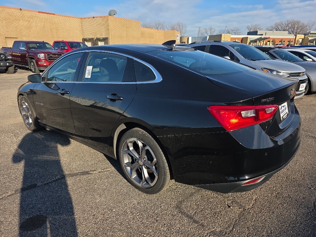 2024 Chevrolet Malibu 1LT photo 3