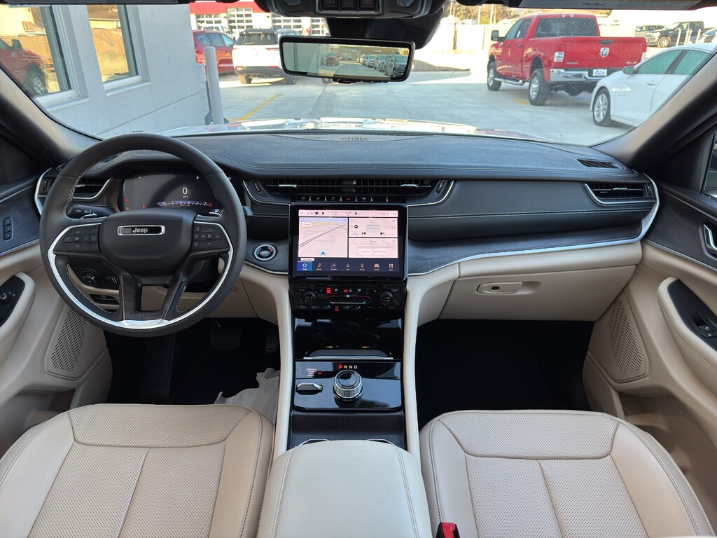 2024 Jeep Grand Cherokee Limited photo 3