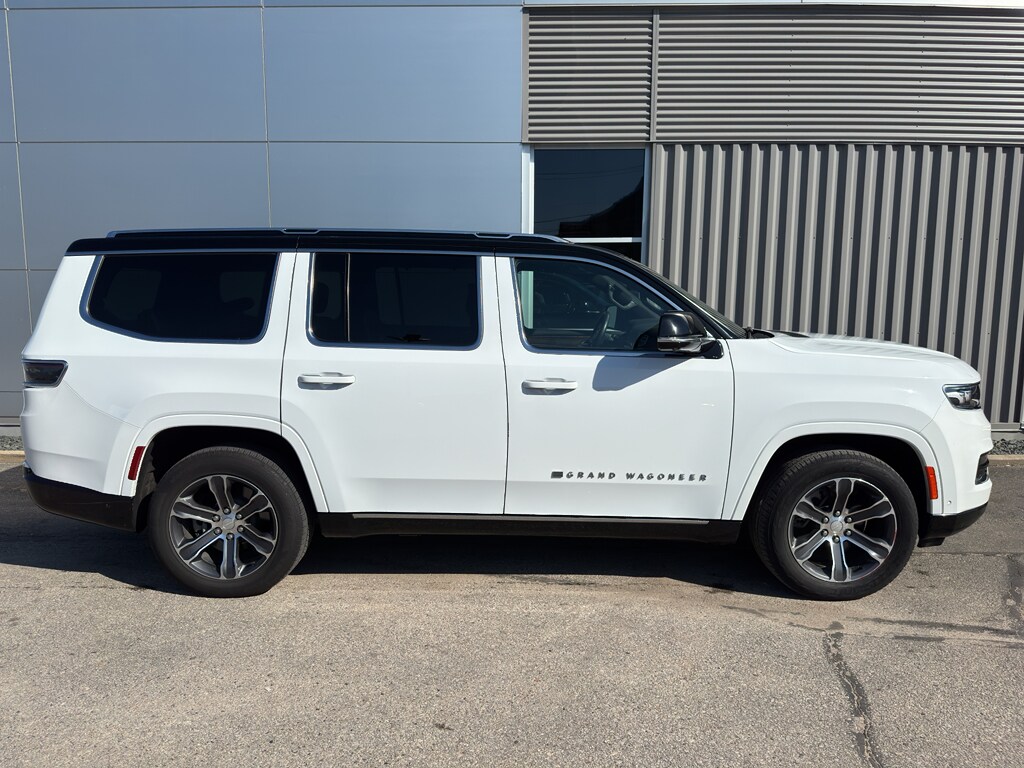 2023 Jeep Grand Wagoneer Base photo 2