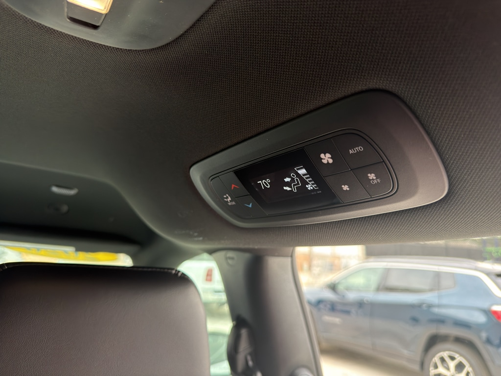 2026 Chrysler Pacifica Select - Photo 18
