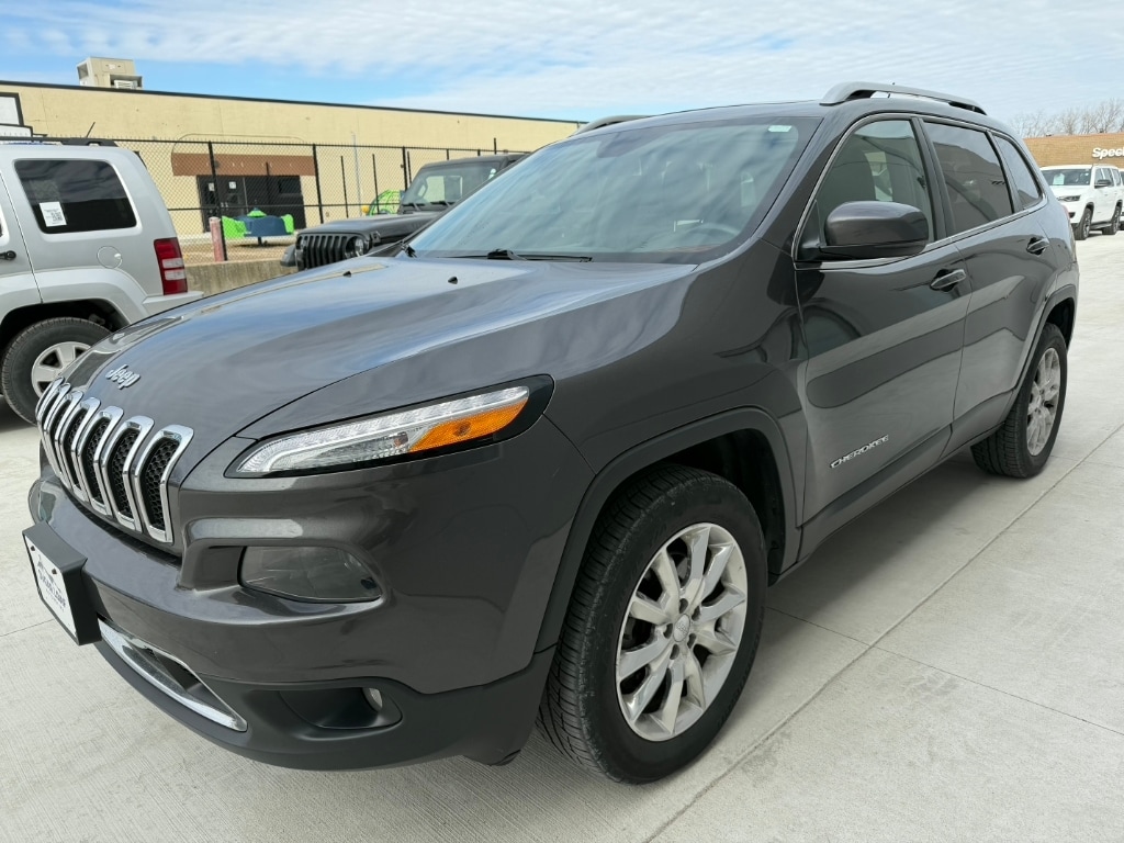 Used 2014 Jeep Cherokee Limited with VIN 1C4PJMDS9EW167749 for sale in Winona, Minnesota