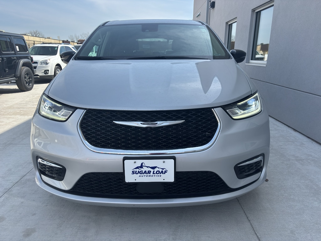 Used 2024 Chrysler Pacifica Touring L with VIN 2C4RC1BG8RR142713 for sale in Winona, Minnesota