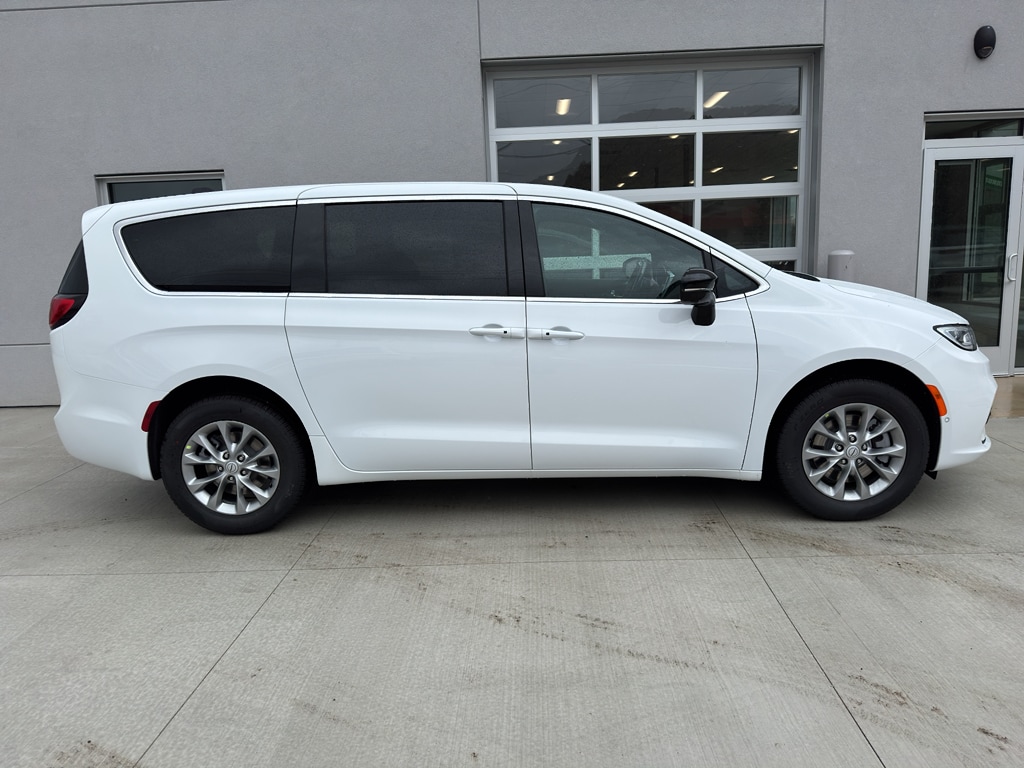 New 2026 Chrysler Pacifica SELECT AWD Passenger Van