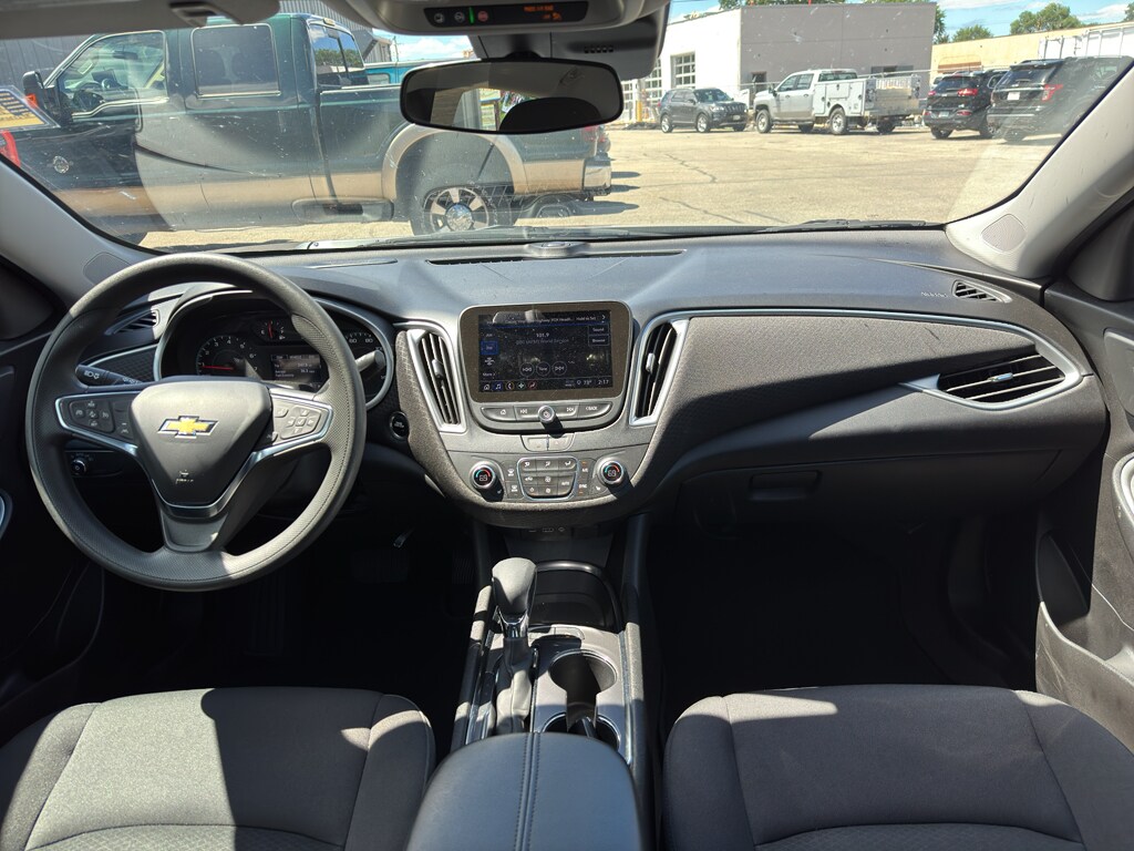 2024 Chevrolet Malibu 1LT photo 3