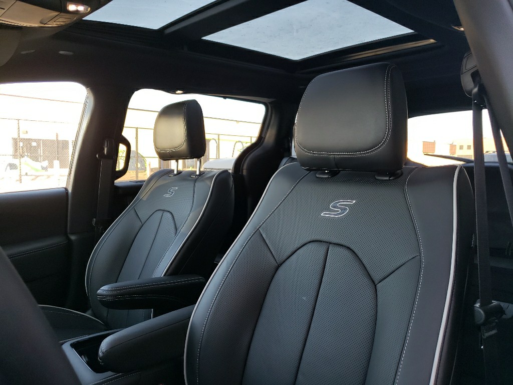 2026 Chrysler Pacifica Limited - Photo 10