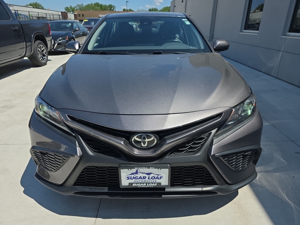 Used 2021 Toyota Camry SE with VIN 4T1G11AK5MU525518 for sale in Winona, Minnesota