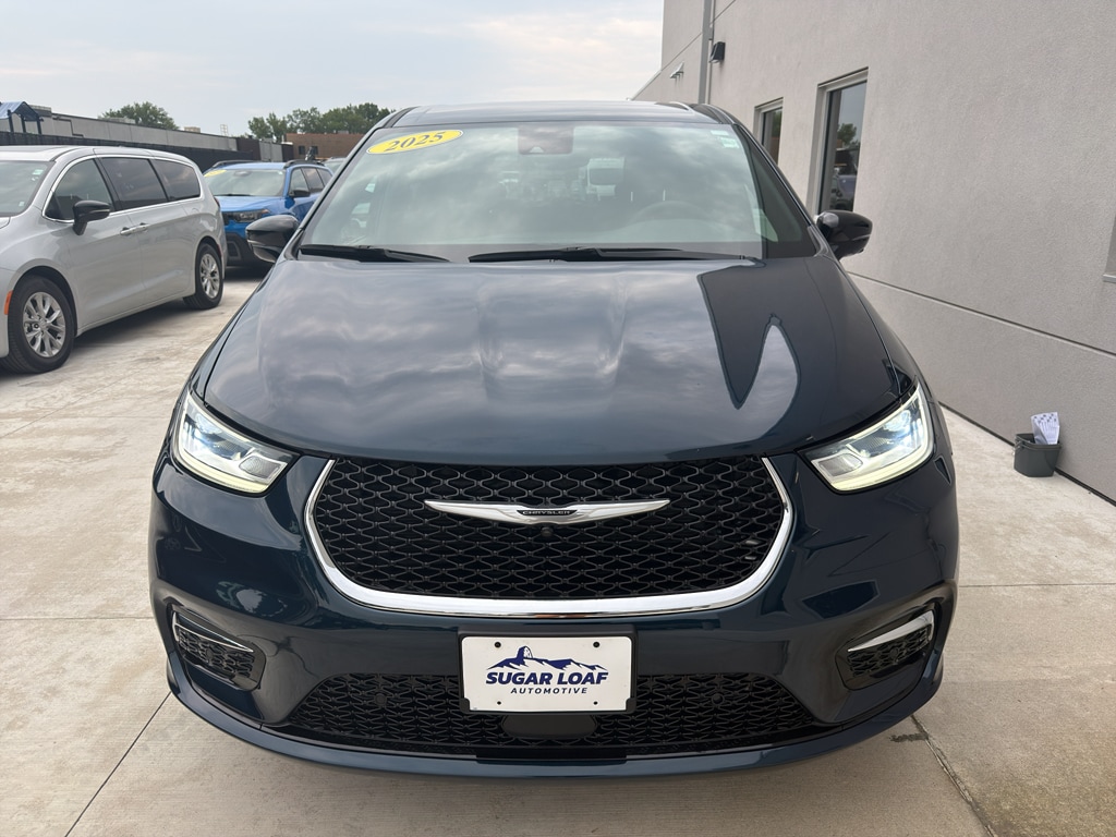 Used 2025 Chrysler Pacifica Select with VIN 2C4RC3BGXSR542077 for sale in Winona, Minnesota
