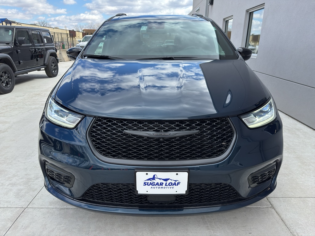 Used 2025 Chrysler Pacifica Limited with VIN 2C4RC1GG1SR508137 for sale in Winona, Minnesota