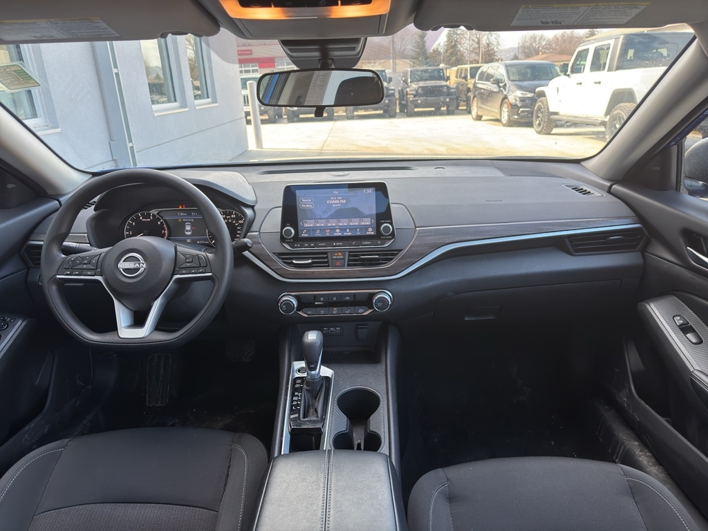 Used 2025 Nissan Altima SV Sedan