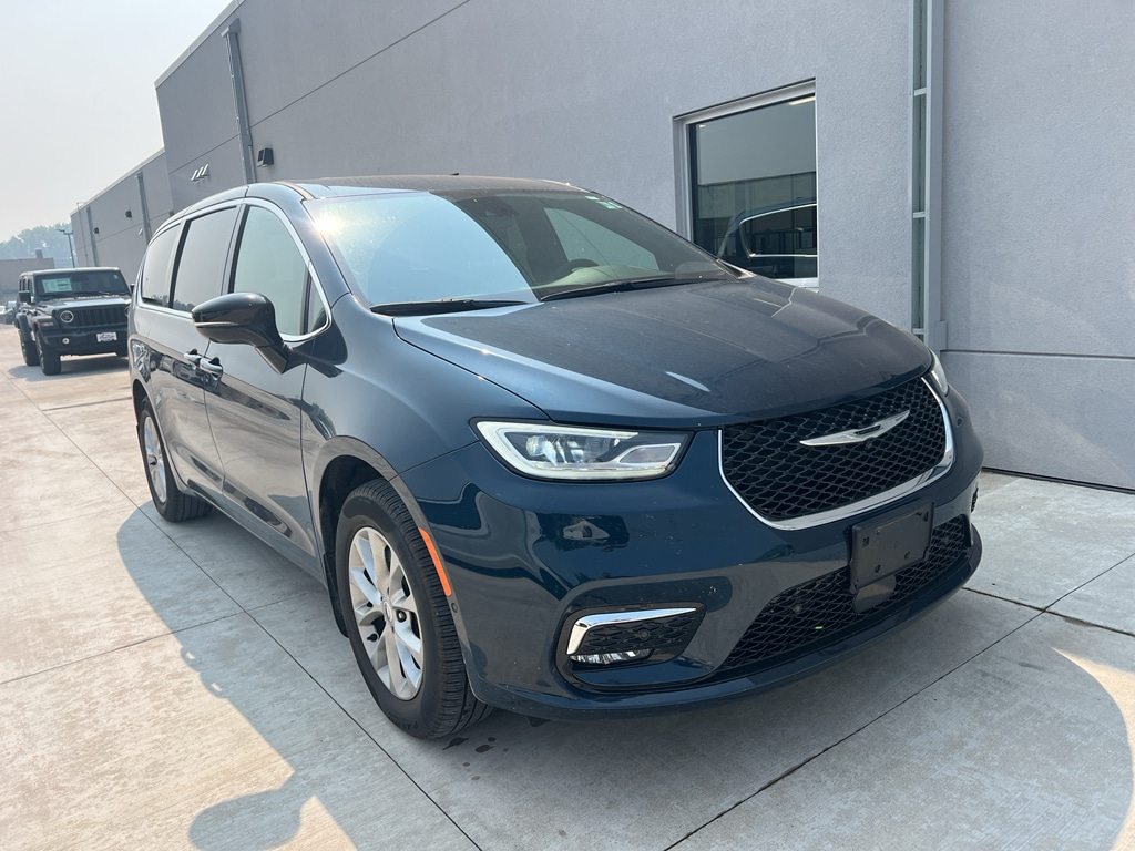 Used 2025 Chrysler Pacifica Select Van Passenger Van