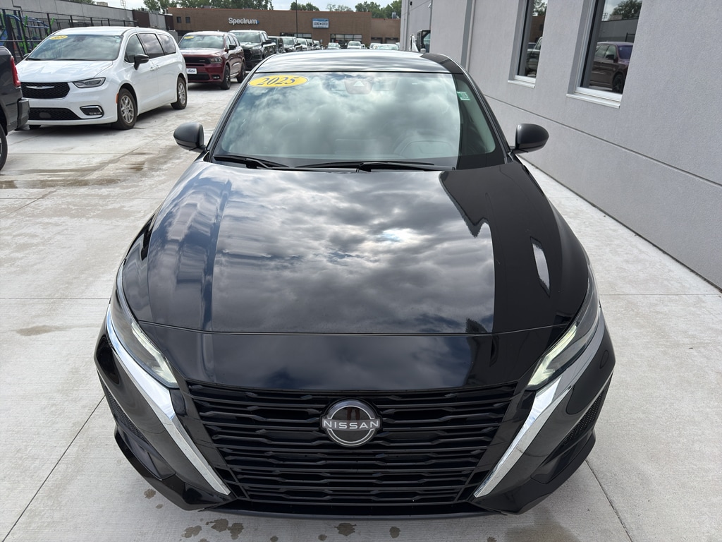 Used 2025 Nissan Altima SV with VIN 1N4BL4DV1SN367868 for sale in Winona, Minnesota