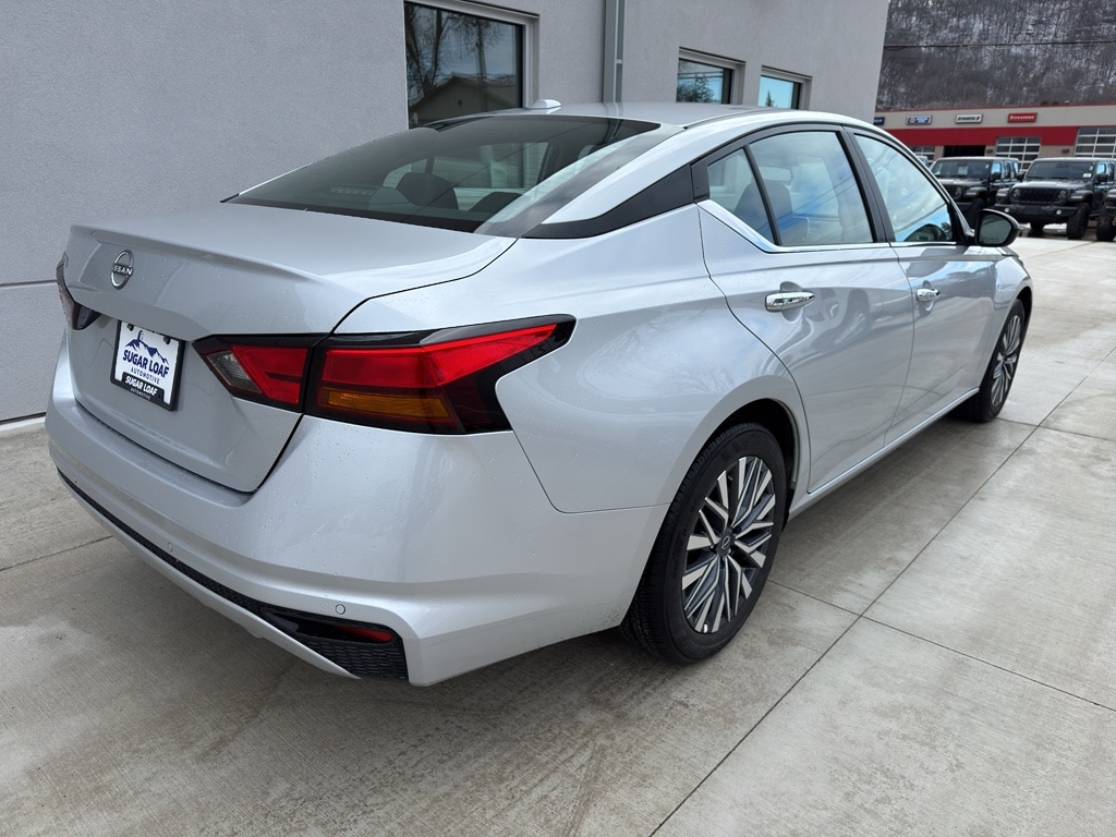 Used 2025 Nissan Altima SV Sedan
