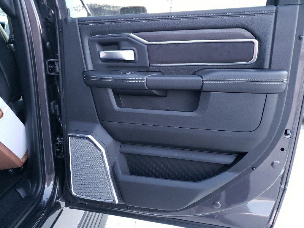 2026 RAM 2500 Laramie - Photo 17