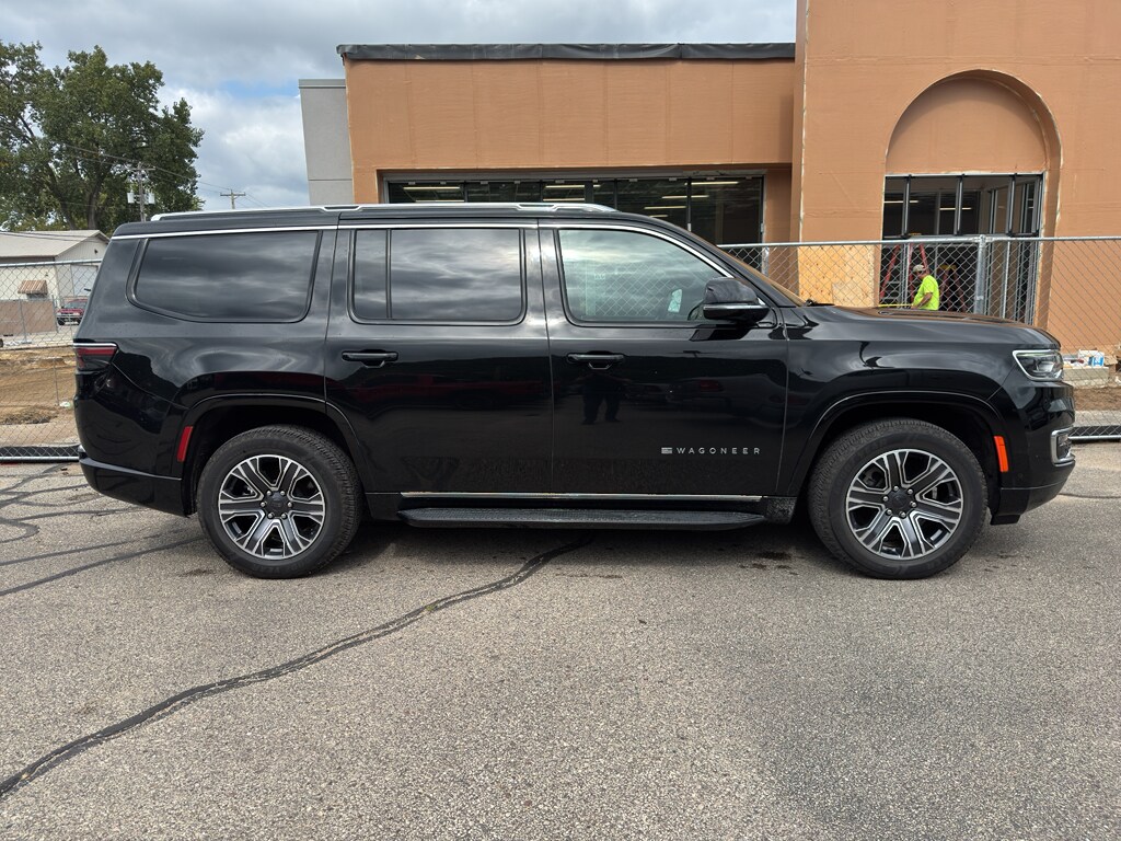 2024 Jeep Wagoneer Series II photo 2