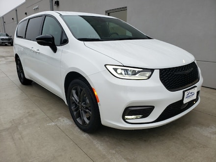 2026 Chrysler Pacifica SELECT AWD Passenger Van