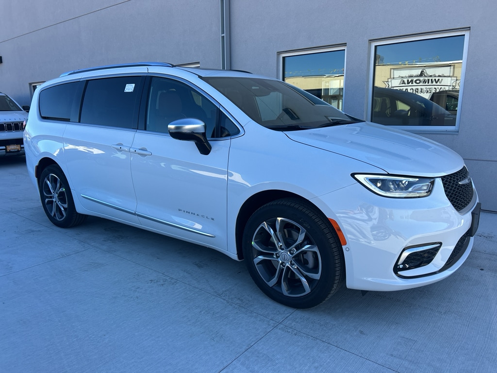 2026 Chrysler Pacifica Pinnacle's photo