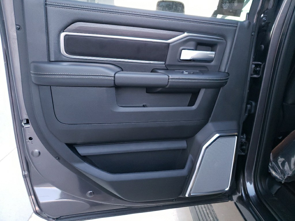 2026 RAM 2500 Laramie - Photo 14