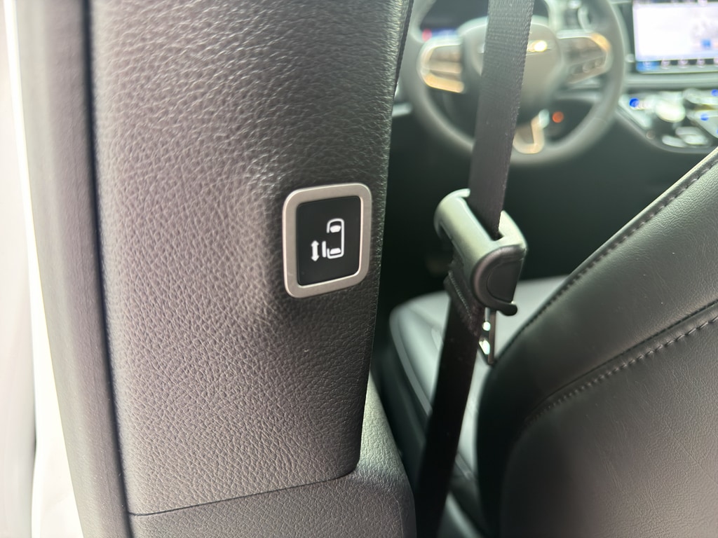 2026 Chrysler Pacifica Select - Photo 15