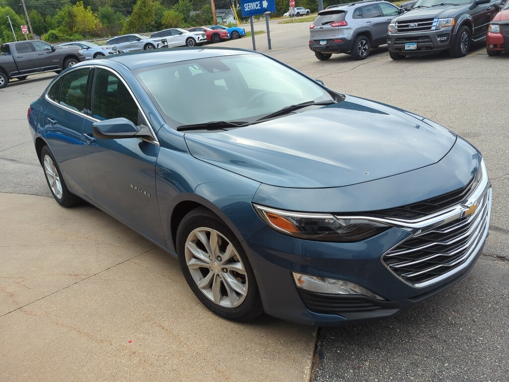 2024 Chevrolet Malibu 1LT photo 2