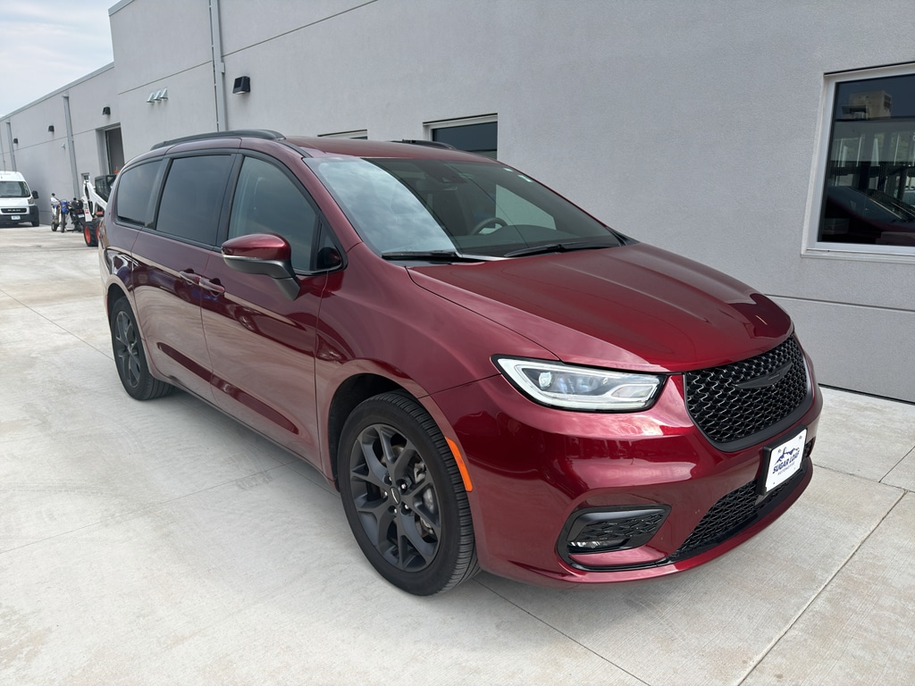 Used 2023 Chrysler Pacifica Touring L Van Passenger Van