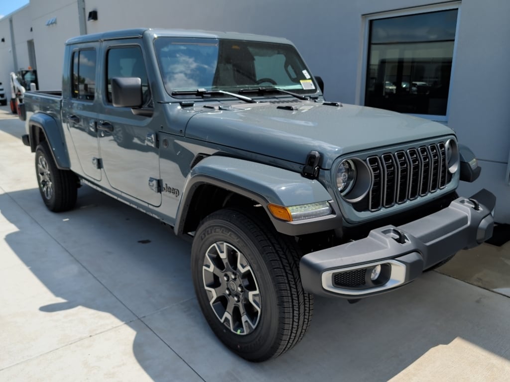 2026 Jeep Gladiator Sahara Auto's photo