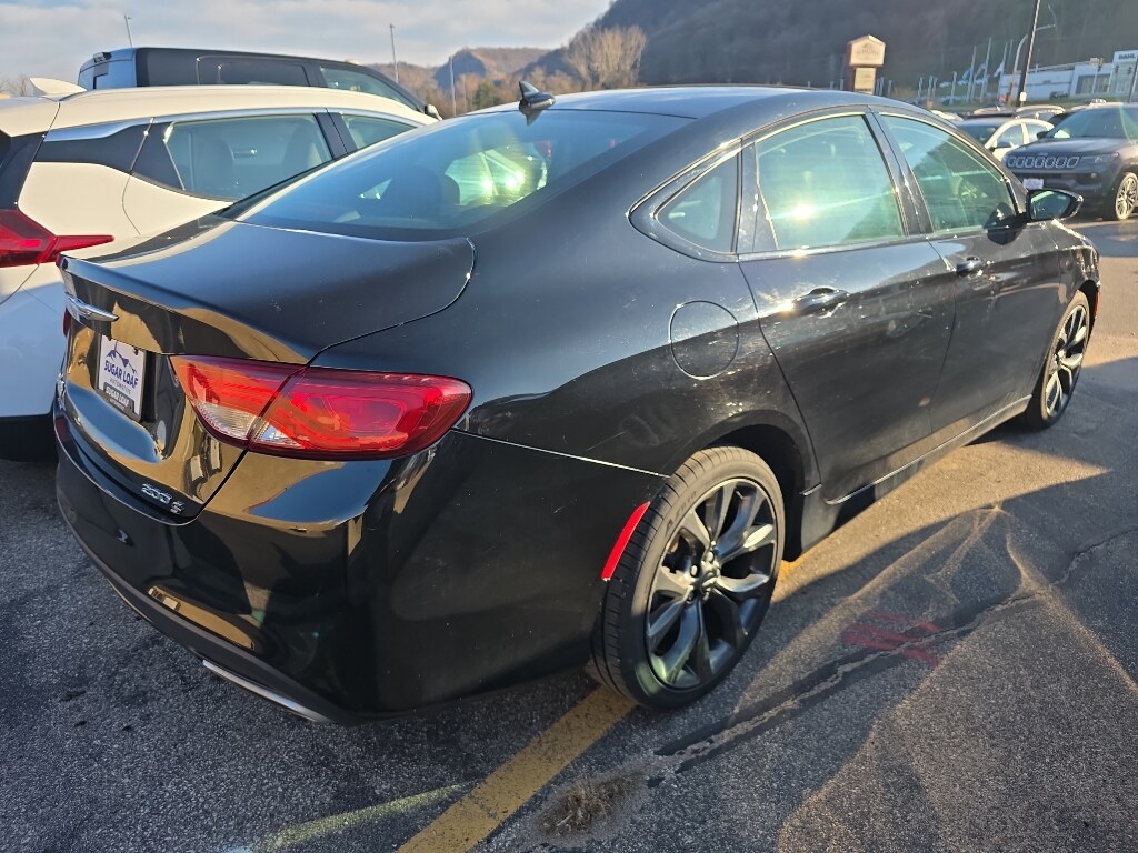 2015 Chrysler 200 S photo 3