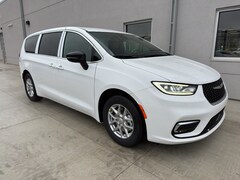 2026 Chrysler Pacifica SELECT Passenger Van
